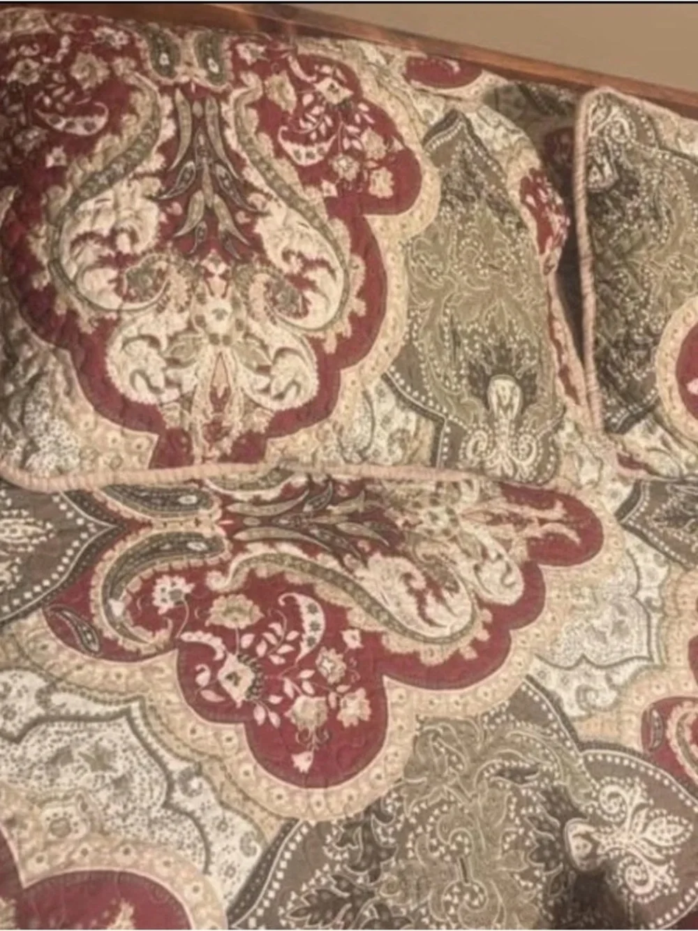 Queen/Full  Size Quilt With 2 Shams $25 OBO